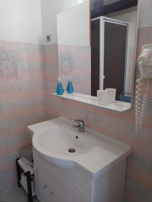 Gite Les Hautes Mougonnieres Neuil Exterior foto